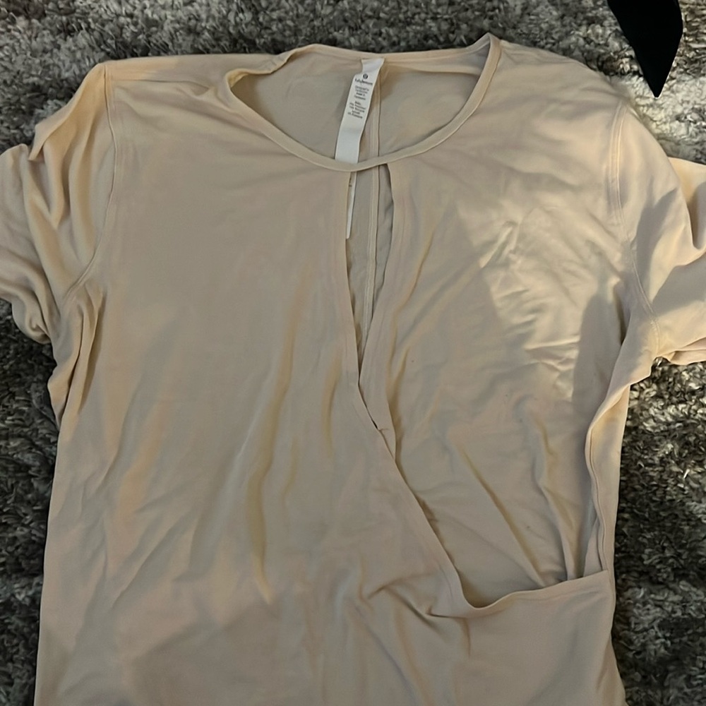 Lululemon tshirt